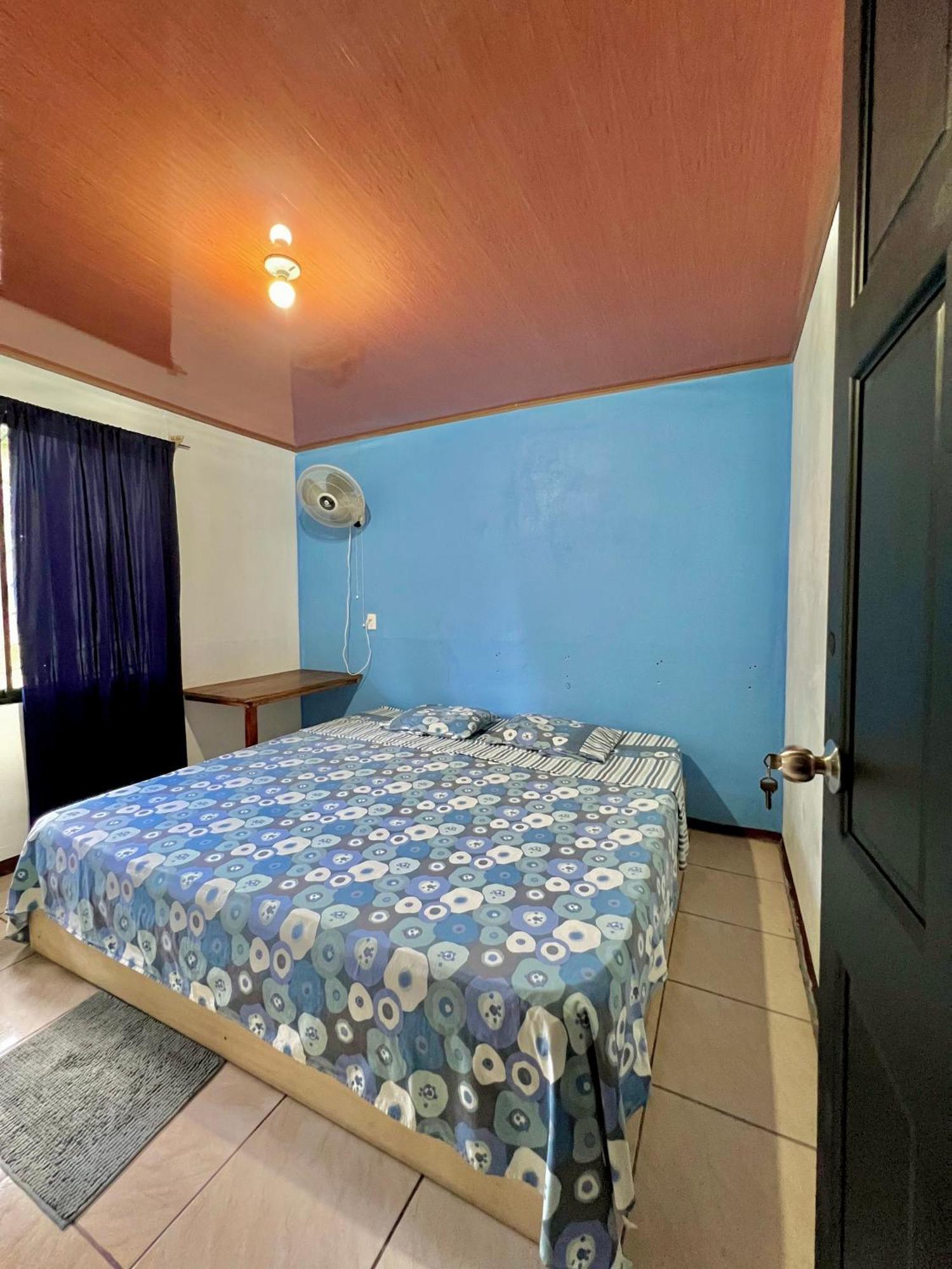 Casa Familiar Mono Congo Puerto Jimenez