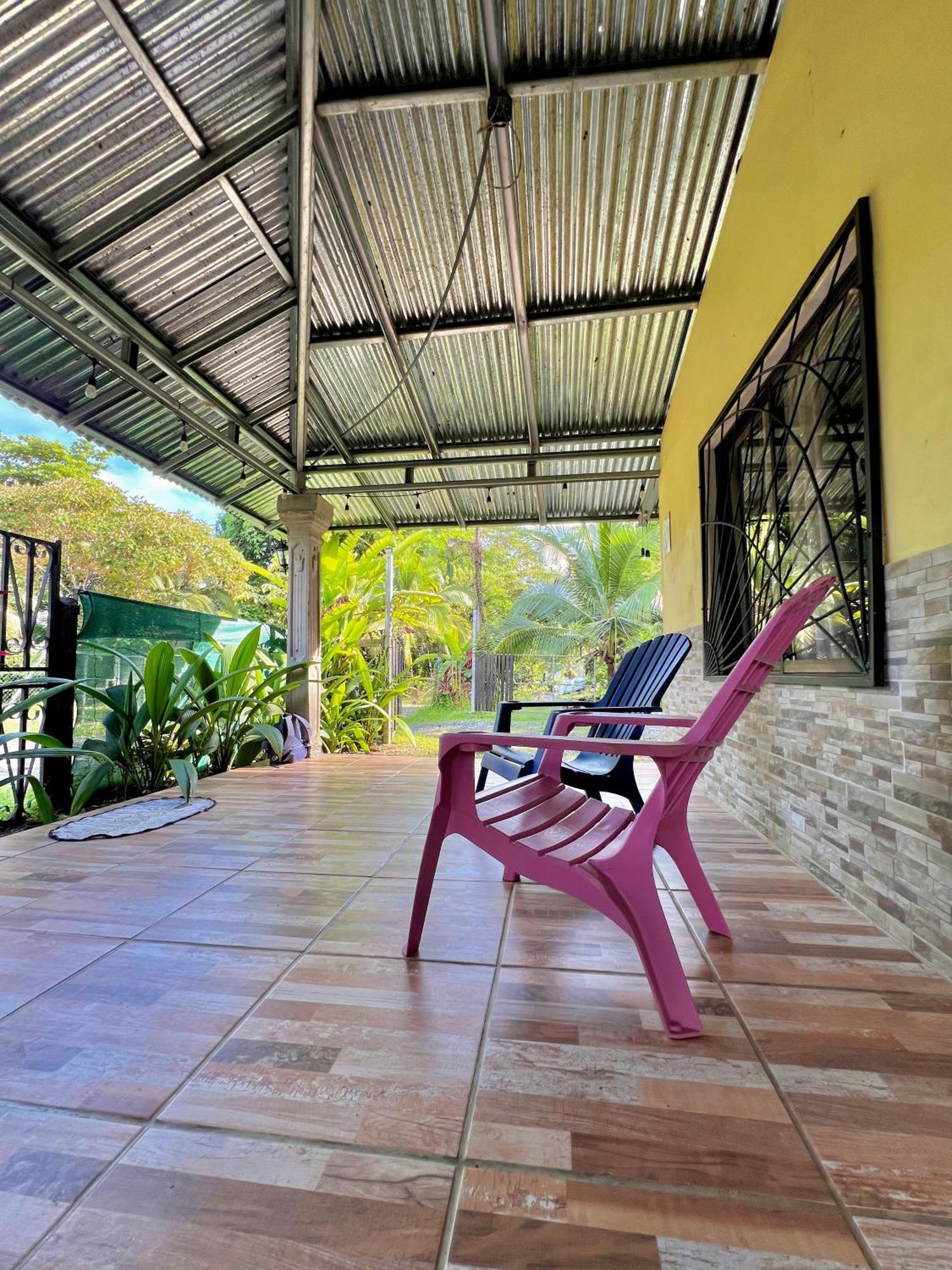 Casa Familiar Mono Congo * Puerto Jimenez